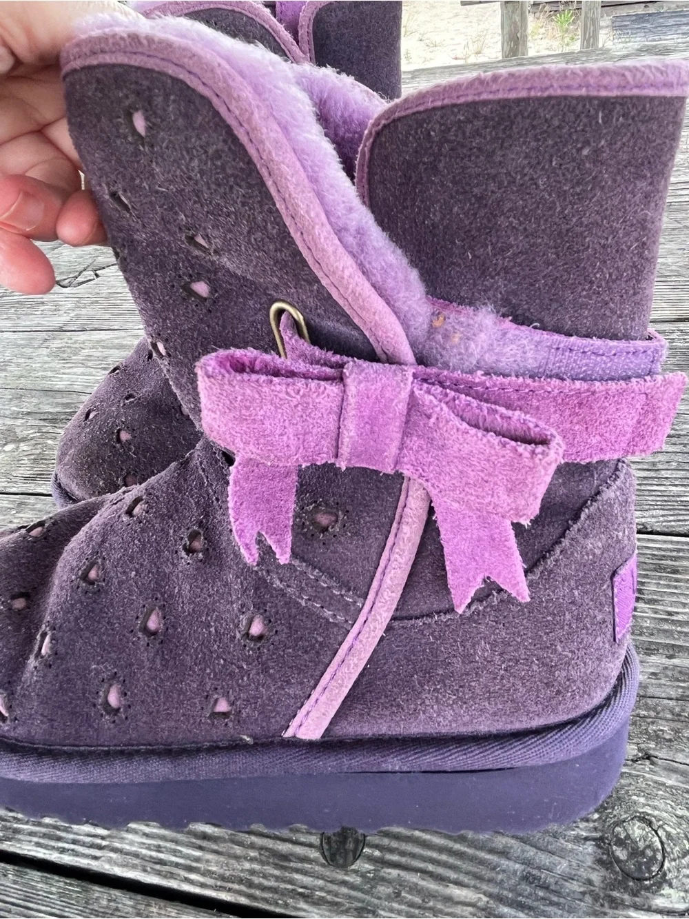 UGGS Kids Purple Heart-Detail Cozy Boots sherling inside sz 1, like new